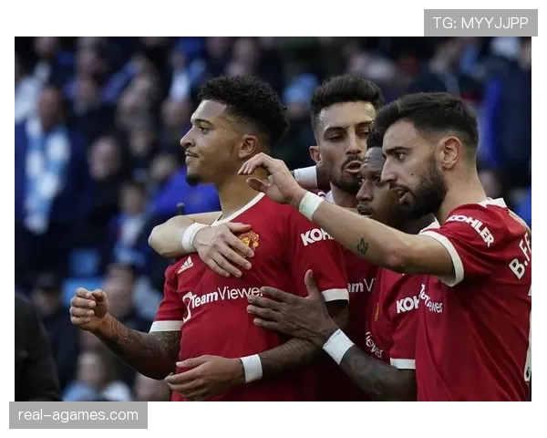 曼联豪掷2亿引援却未见成效，引援逻辑与战绩提升是否匹配？