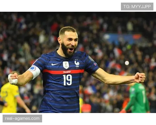 本泽马如何从青训锋线蜕变为欧冠传奇：能力进化与角色转型的三阶段解析